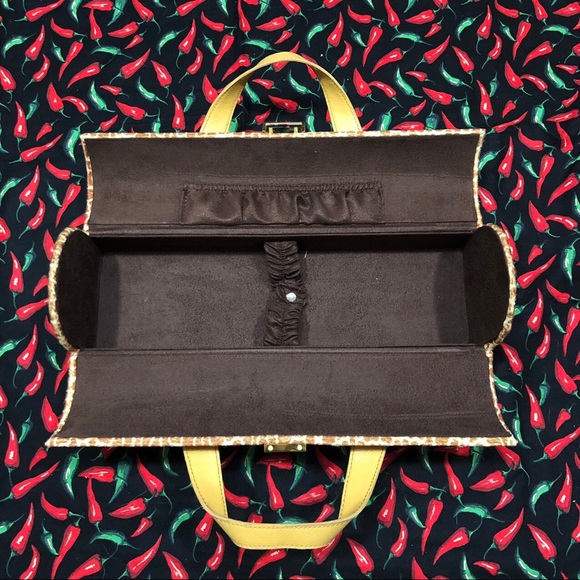 Giraffe pattern wine case - Picture 3 of 3